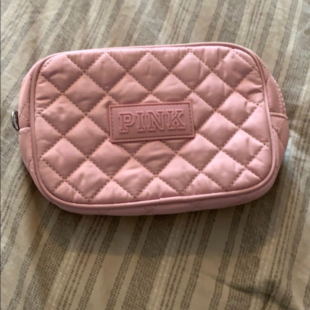 *BRAND NEW* PINK QUILTED FANNY PACK IN PINK